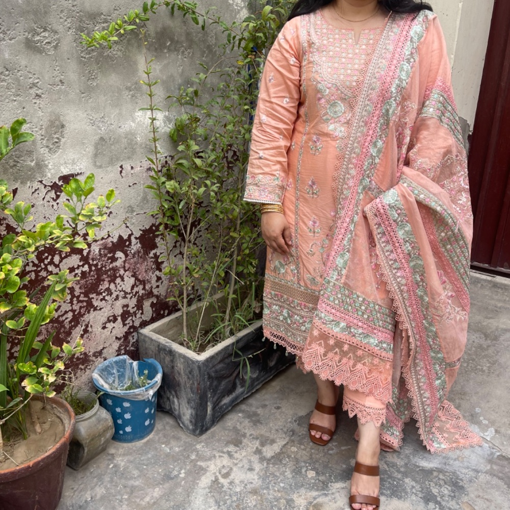 Designer outfit - Picture 3 of 3